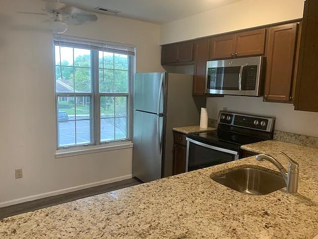 2 bed, 1184 sqft, $1,950 — Photo 3