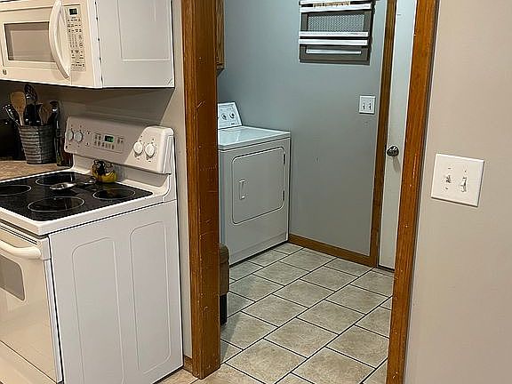 5th image of 2090 Hidden Valley Pl