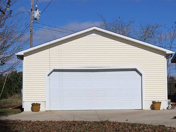 2nd image of 958 Poplar Springs Dr