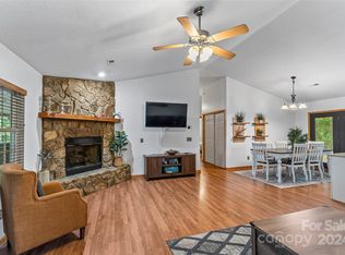 128 Pony Dr, Waynesville, NC 28785