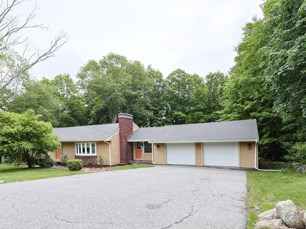 134 W Bacon St, Plainville, MA 02762