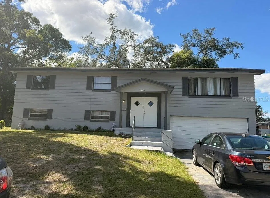 3 bed, 2.0 bath, 2403 sqft, $2,450 — Photo 1