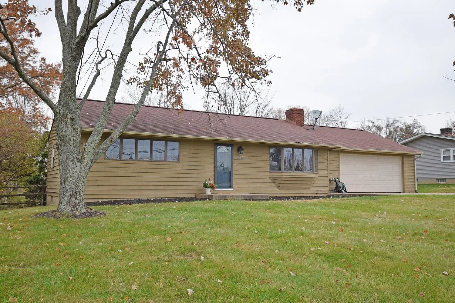 6162 Fields Ertel Rd photo 1