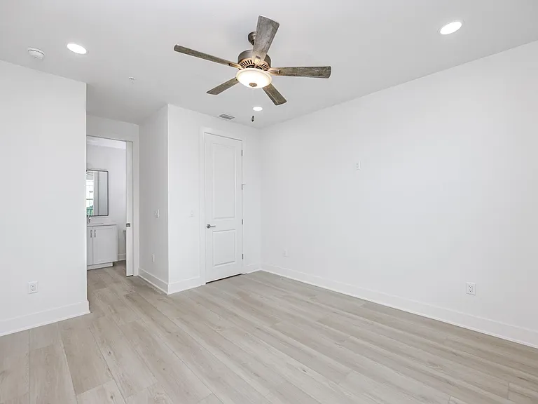 400 150th Ave #503 — Photo 33