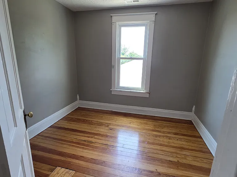 1125 Claremont St — Photo 13