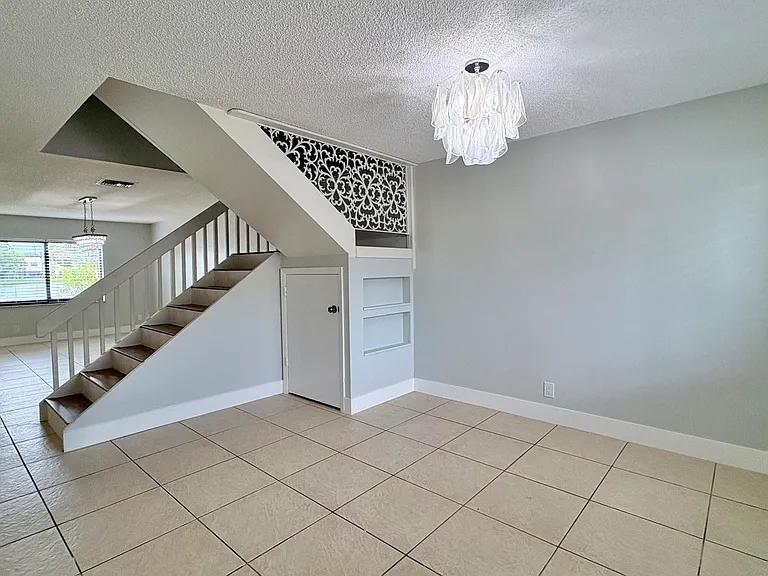 5325 Tennis Ln — Photo 3