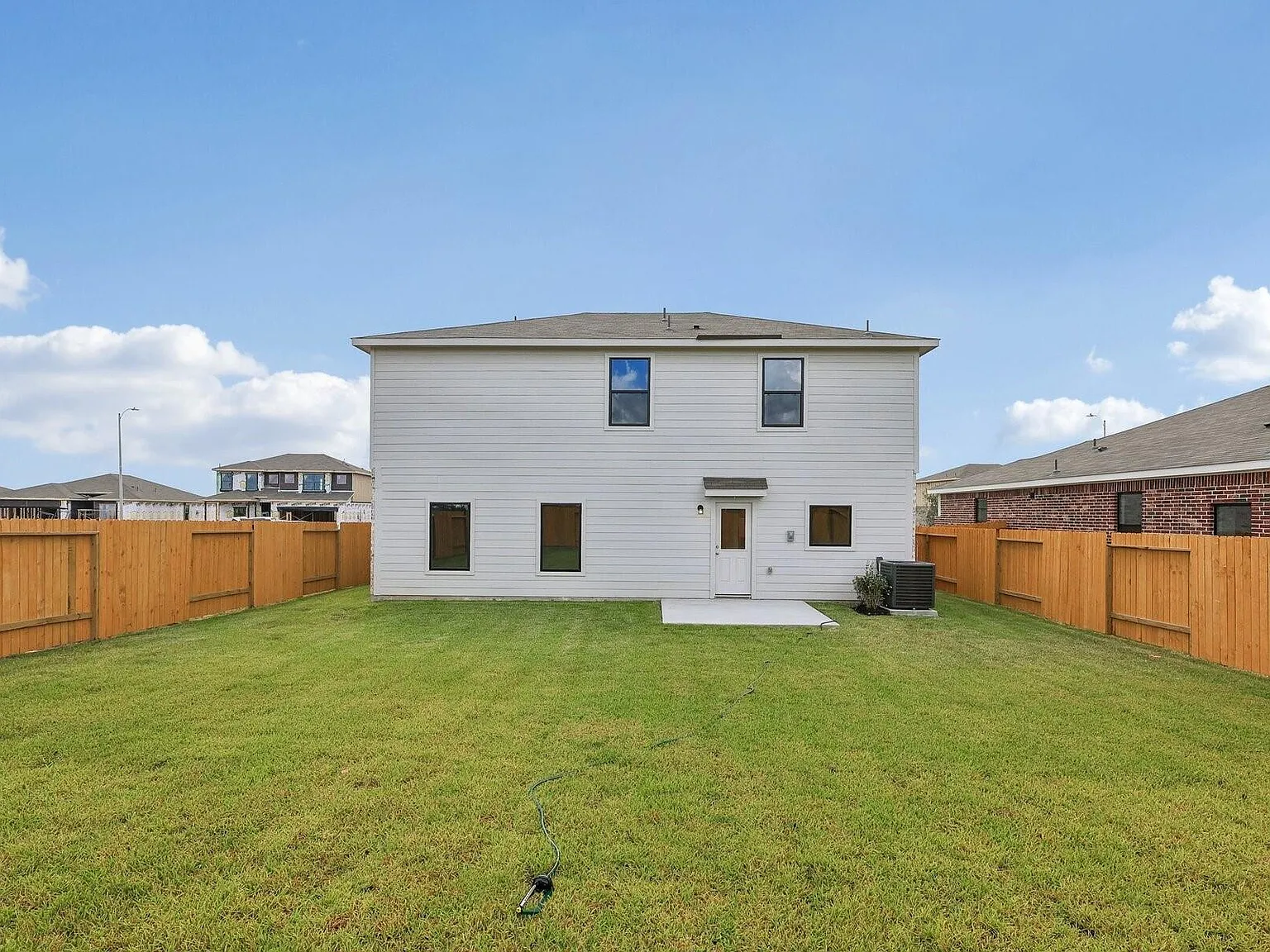 4 bed, 2.5 bath, 1975 sqft, $2,915 — Photo 2