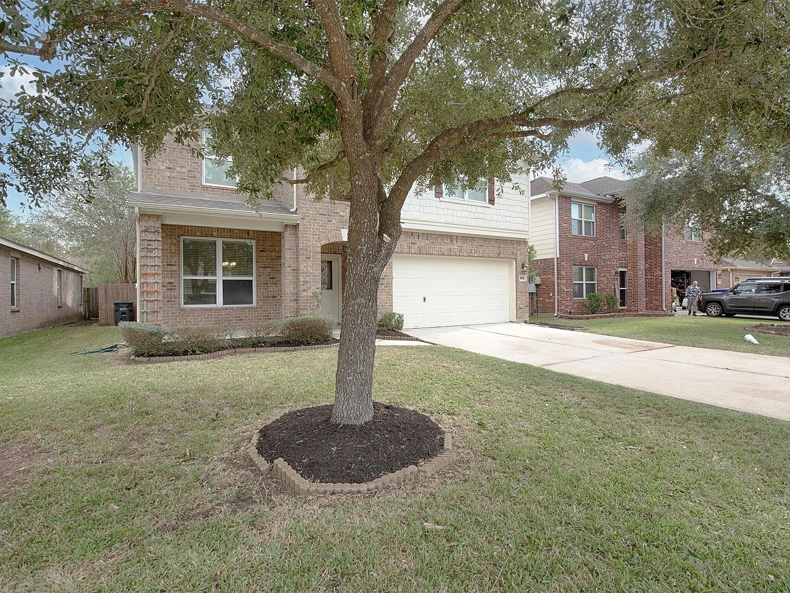 3 bed, 2.5 bath, 2427 sqft, $2,350 — Photo 3