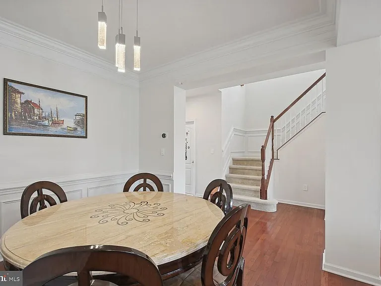 43250 Mitcham Sq — Photo 7