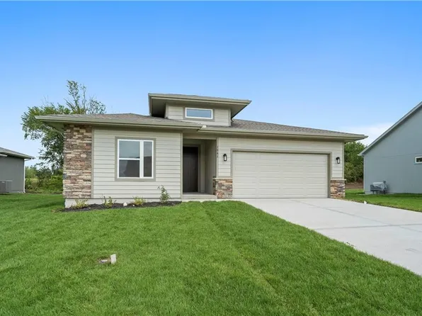 1549 N Grayhawk Dr, Basehor, KS 66007