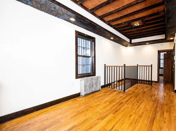 279 Menahan Street image 2 of 15