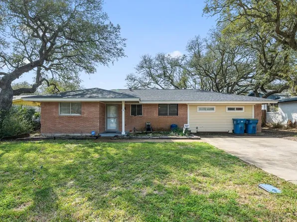 1905 Johnson Ave, Rockport, TX 78382