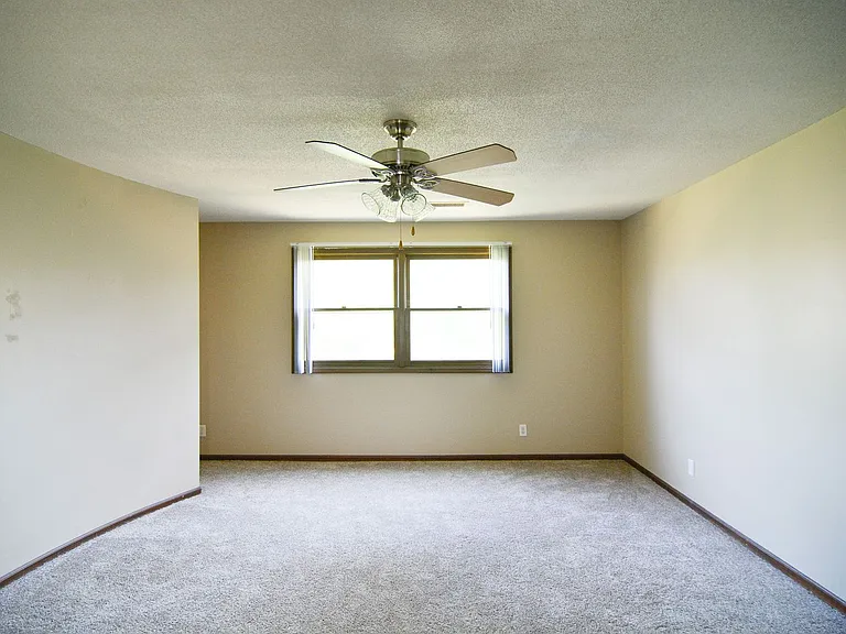 The Heights Apartments — Photo 38