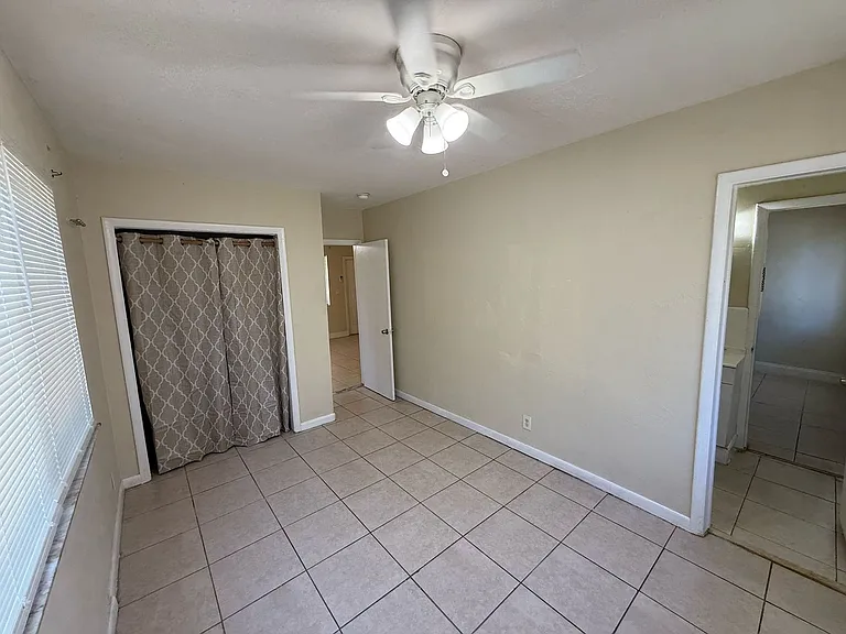 716 NW 4th Ave — Photo 9