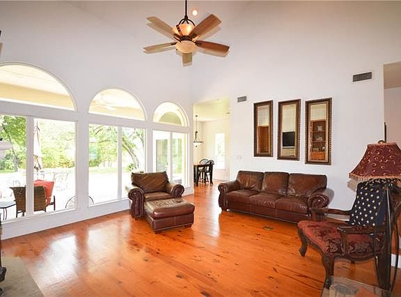 4th image of 808 Grandview Estate Dr