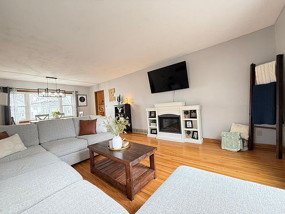 2nd image of 616 Lynn Rd SW