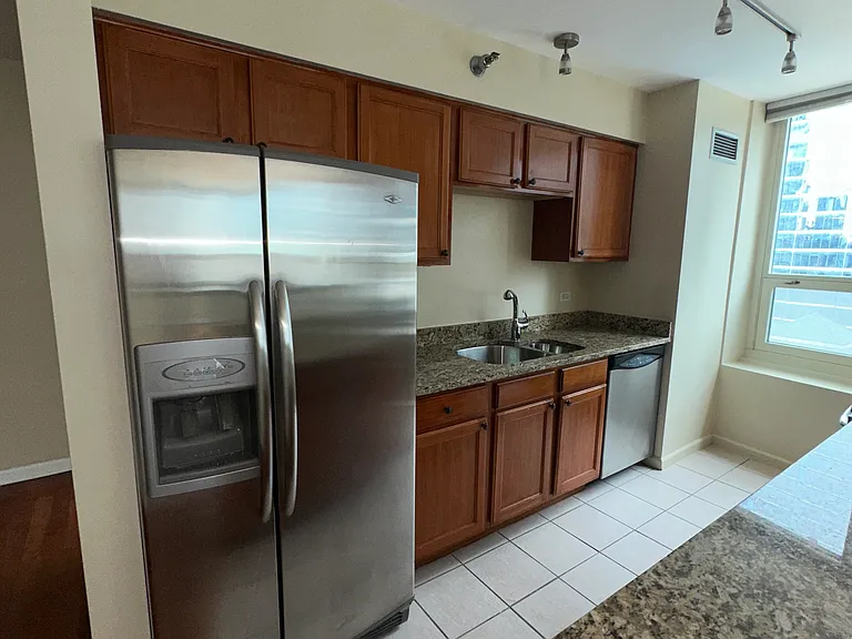 345 N La Salle Dr #2006 — Photo 27