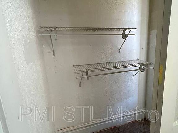 3rd image of 2124A Chippewa St