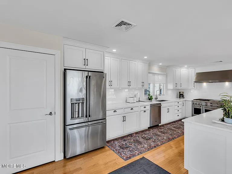 550 Whiting Ave — Photo 30