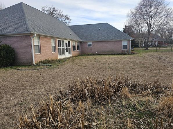 925 Golf Dr, Saulsbury, TN 38067