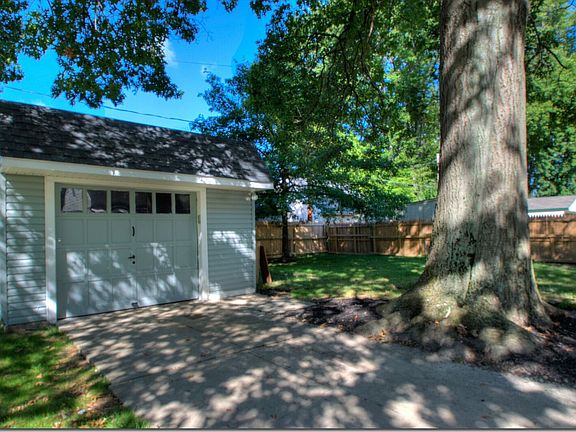 3rd image of 8132 Lynway Ave