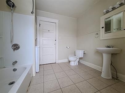 5th image of 504 Lincolnway W APT 3