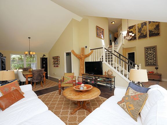 5th image of 26 Southwind Ct