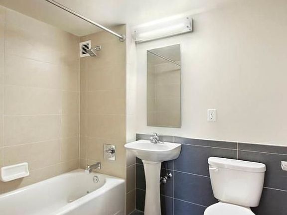 5th image of 324 Pleasant Ave APT 5F