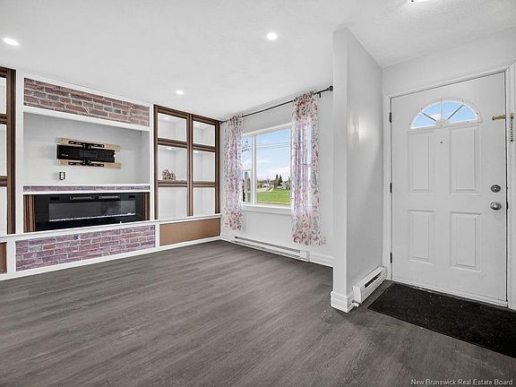 3rd image of 86 Lonsdale Dr