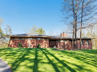 2800 Northwood Rd, Suamico, WI 54313