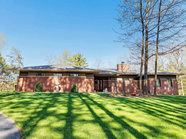 2800 Northwood Rd, Suamico, WI 54313