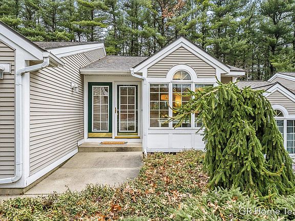 2nd image of 4407 Melody Ct NE