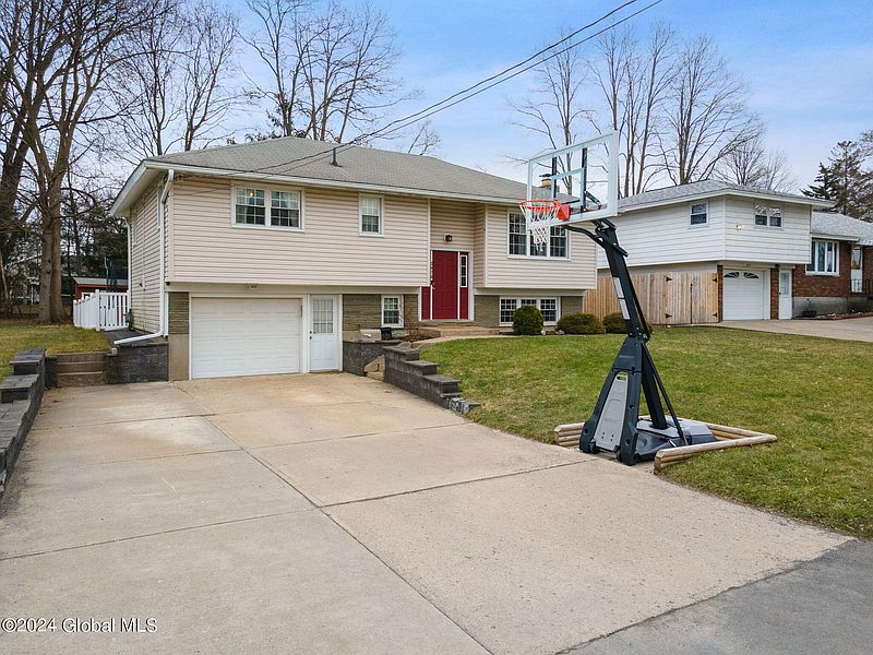 4th image of 2070 Rensselaer Avenue