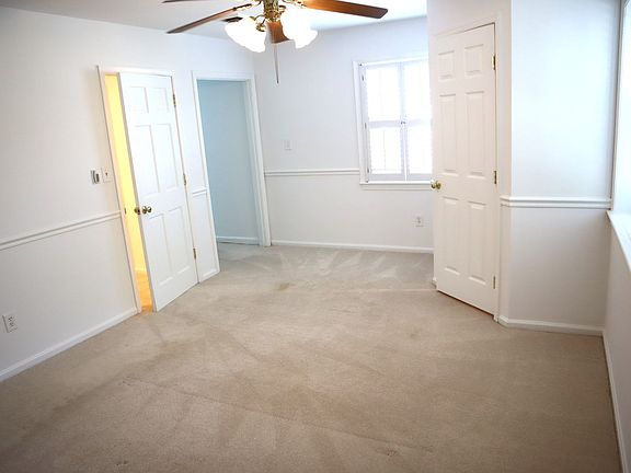 4th image of 10202 Greenfield St