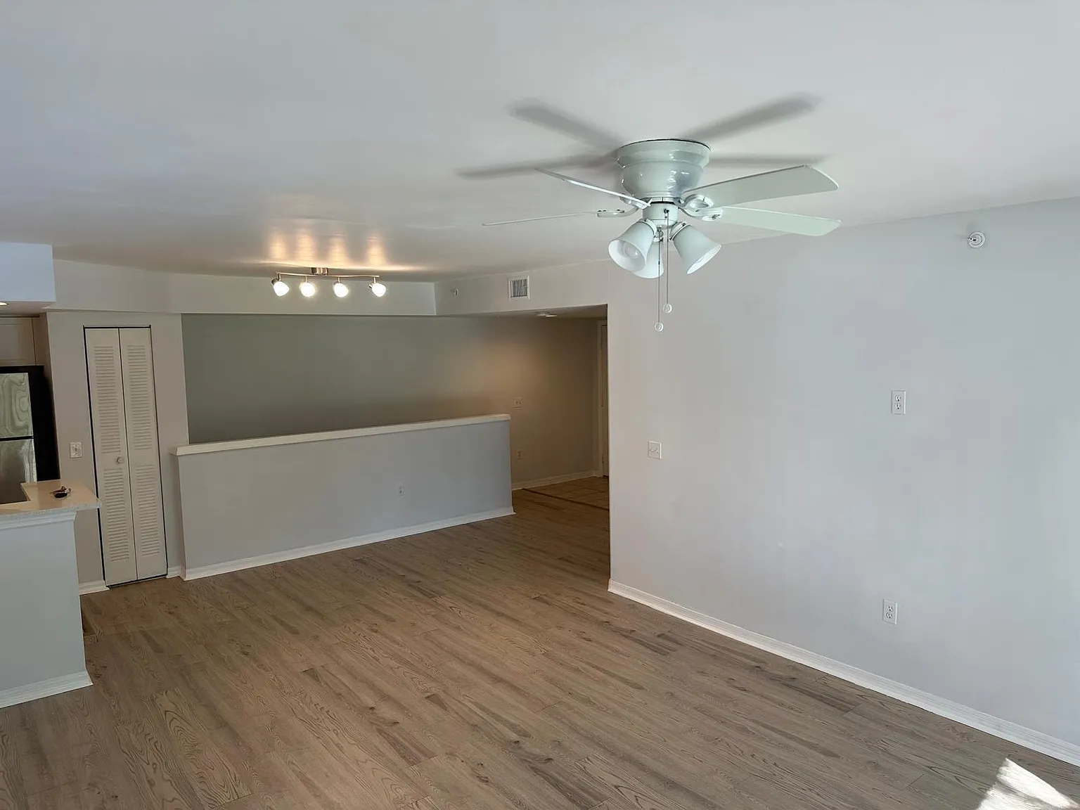 3 bed, 2.0 bath, 1220 sqft, $2,550 — Photo 4