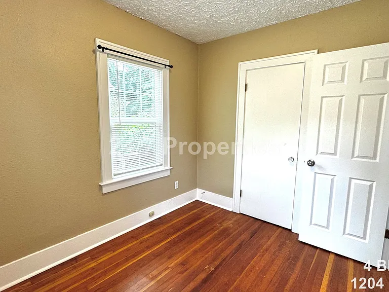 1204 NE 62nd Ave — Photo 8
