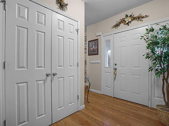 4th image of 114 Rock Island Dr