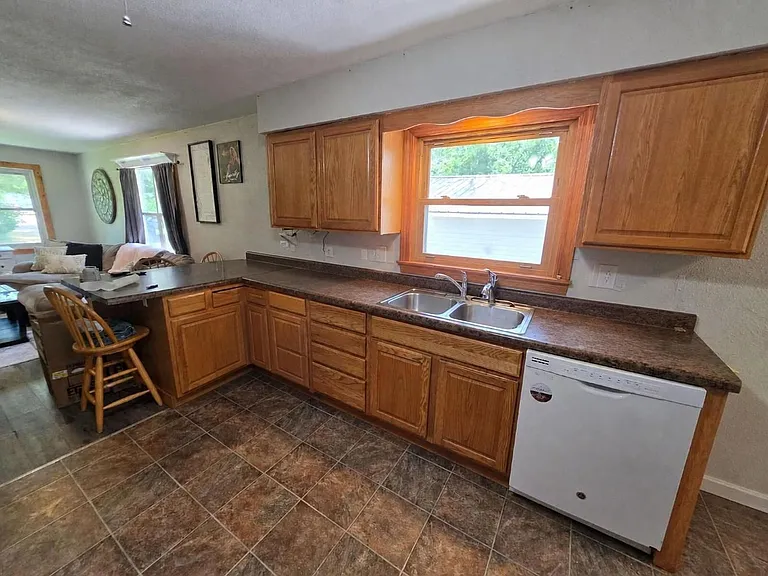 4940 Hobbs Rd — Photo 2