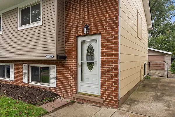 4 bed, 1.5 bath, 1400 sqft, $1,600 — Photo 3
