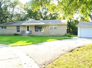 121 Kenloch Ave, Libertyville, IL 60048