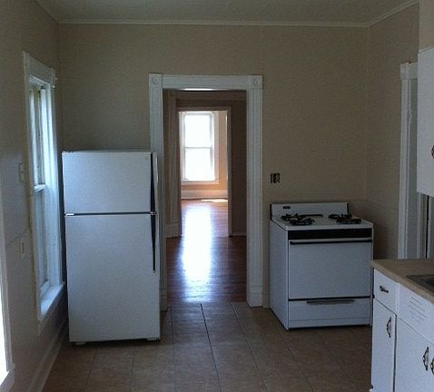 5th image of 303 Graves St #2