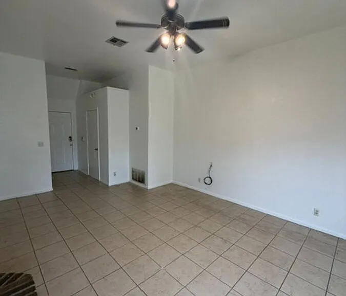 2204 Sherman Dr — Photo 4