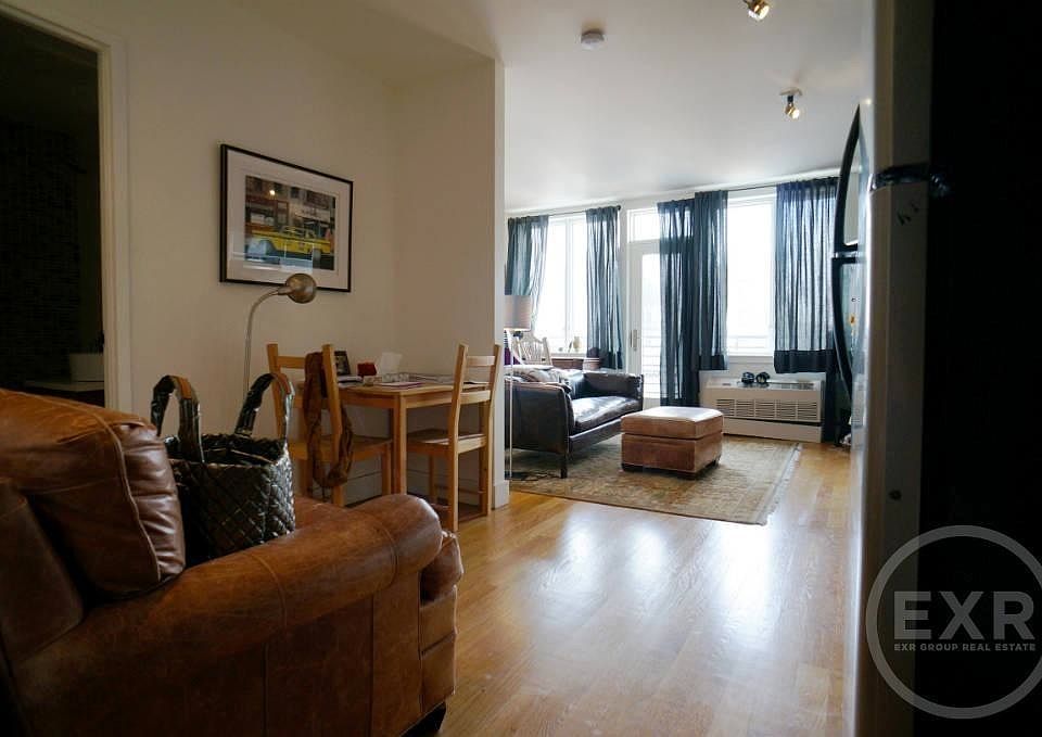 2nd image of 387 Franklin Ave APT 403L