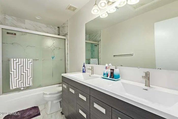 1015 E Irma Ln — Photo 11