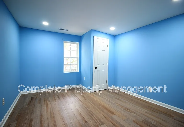 932 Court T — Photo 10