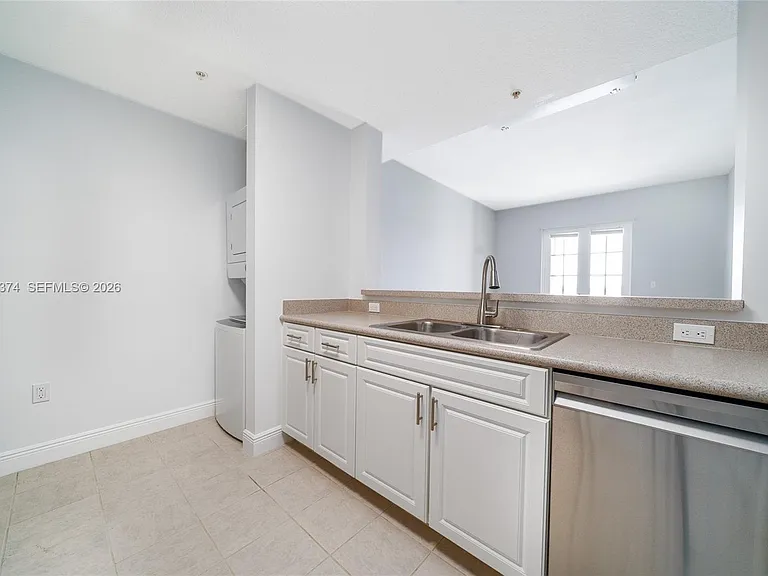 1200 Town Center Dr #513 — Photo 3