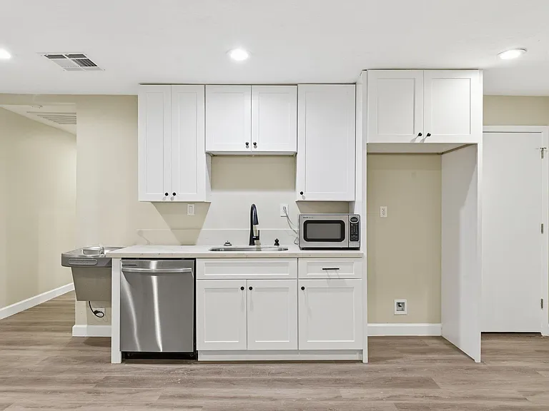 3911 Fulton St — Photo 20