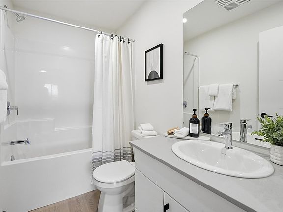 4th image of 23 Aquitania Blvd W #1468251