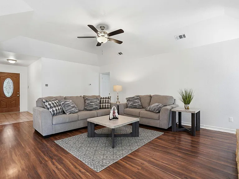 306 Woodstone Dr — Photo 6