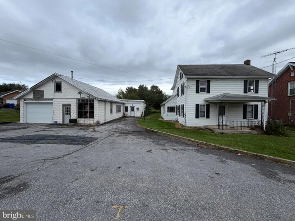 2055 Buchanan Trl E, Greencastle, PA 17225